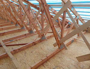 Zateplení dřevostavby pomocí dřevovláknité foukané izolace